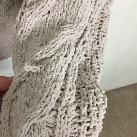 ❌SOLD❌ Woven Heart Cropped Chenille Sweater - Picture 3 of 6